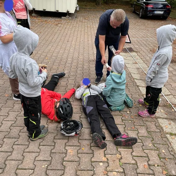 Kinderfeuerwehr_ErsteHilfe.jpg