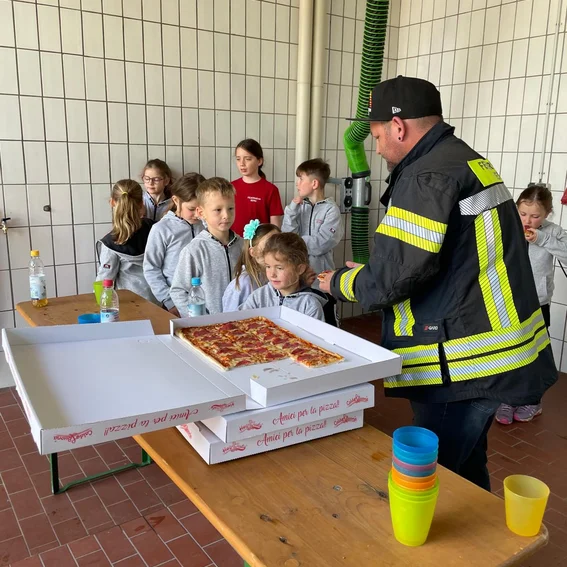 IMG-20250517-Pizza zur Stärkung.jpg