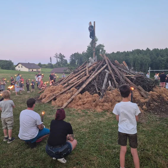 Sonnwendfeuer 2025.jpg